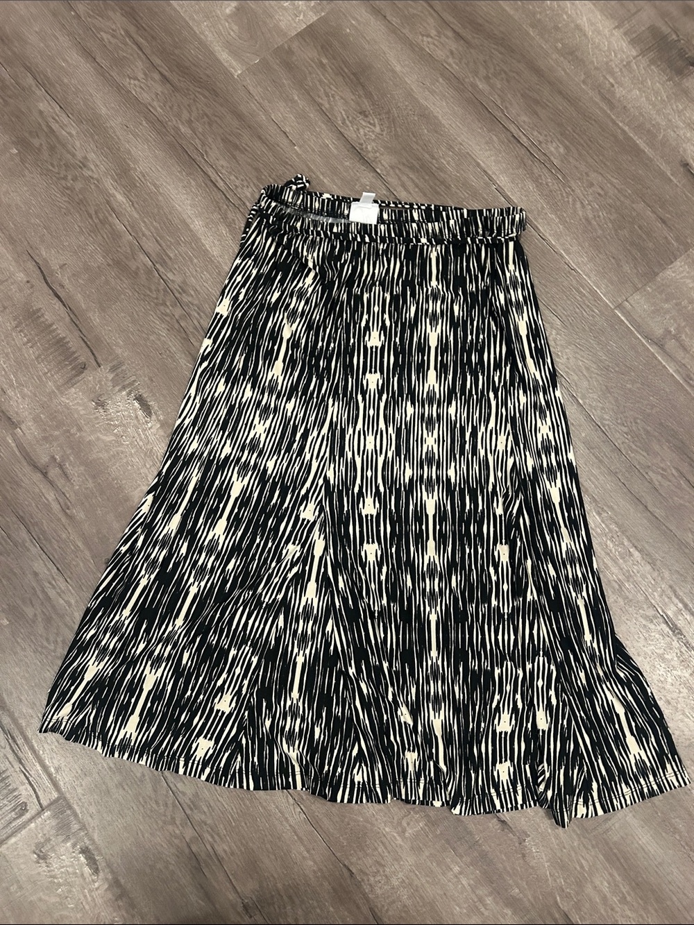 Black & Cream Patterned Pleated Midi Skirt